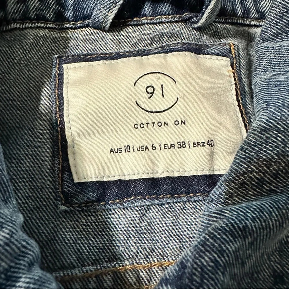 Cotton On women's size 6 distressed jean jacket pit to pit 19", length 20" - Picture 2 of 4